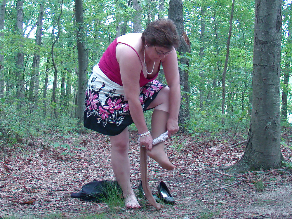 Ma femme et son collègue et amant de travail s'amusent en forêt