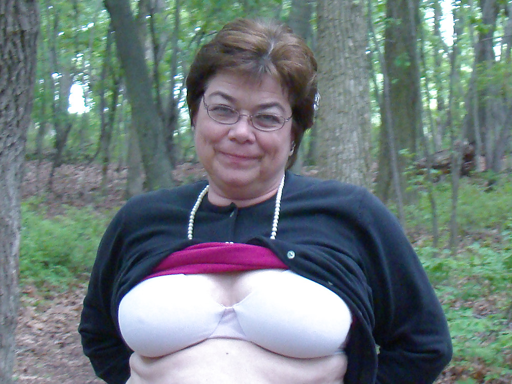 Ma femme et son collègue et amant de travail s'amusent en forêt