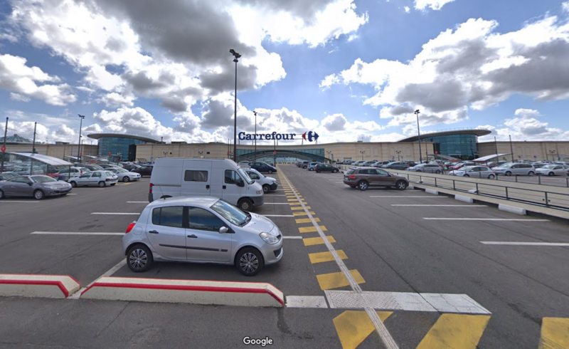 Parking carouf montesson