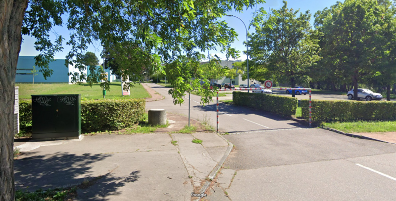 Parking derrière le cimetière de Dijon Pejoces