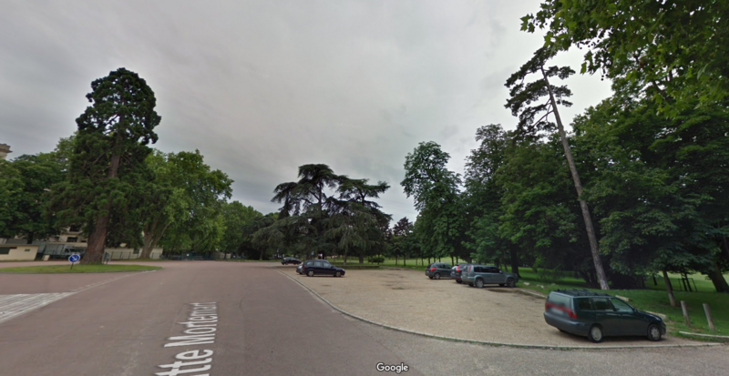 Parking face à l'Hippodrome d'Auteuil